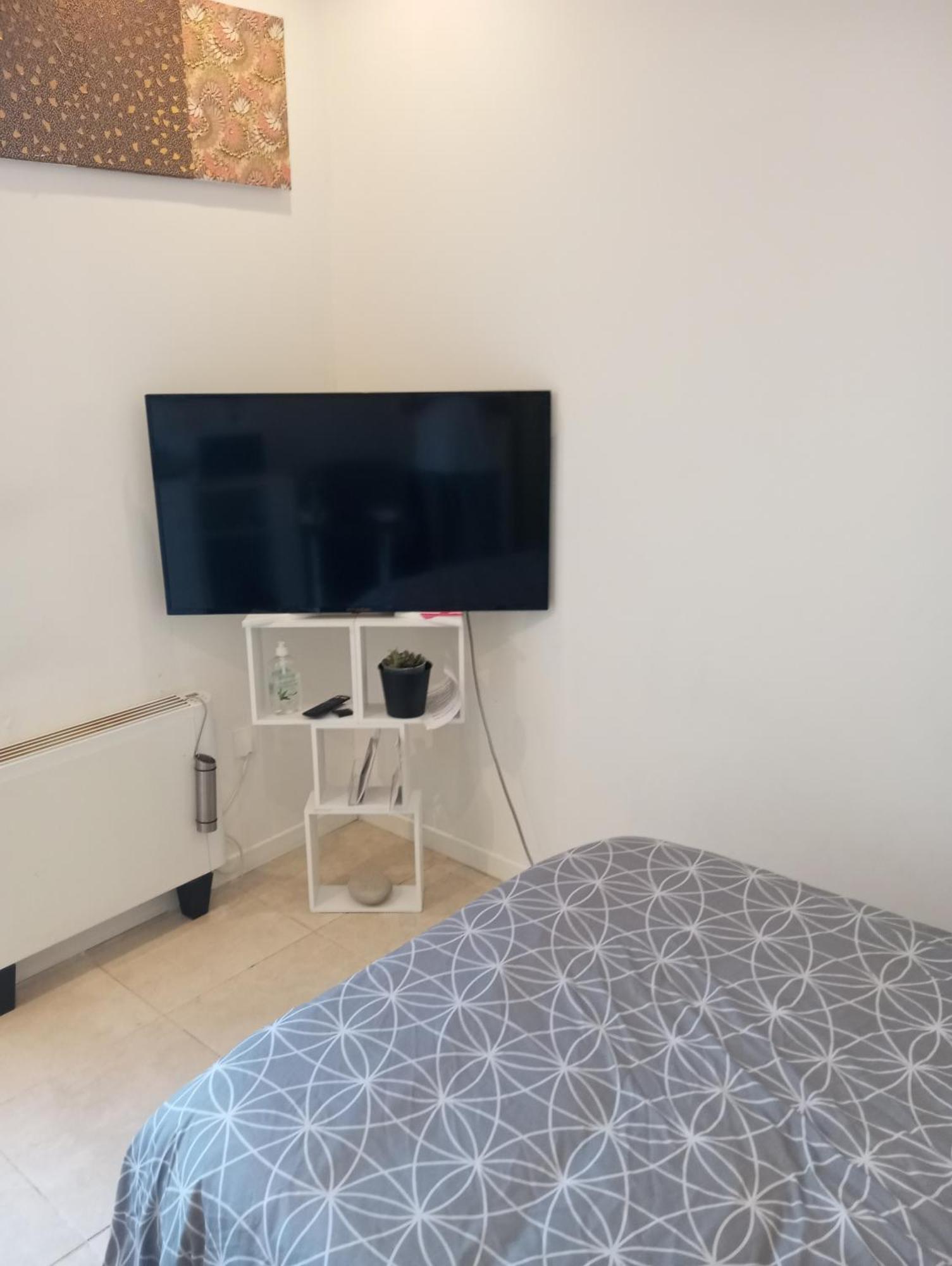 Studio De 14M2 Dans Une Maison Cagnes-sur-Mer Exterior foto
