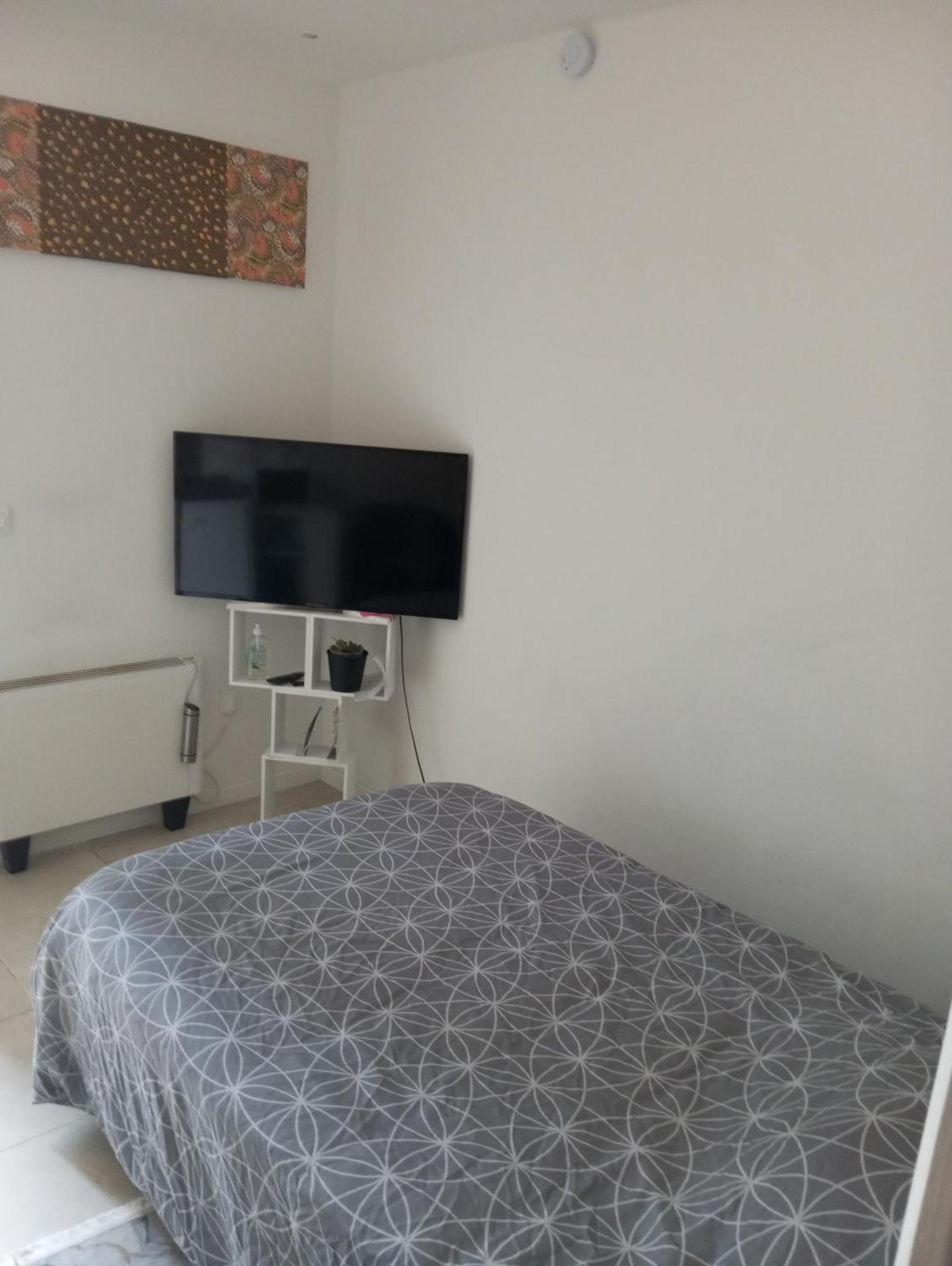 Studio De 14M2 Dans Une Maison Cagnes-sur-Mer Exterior foto